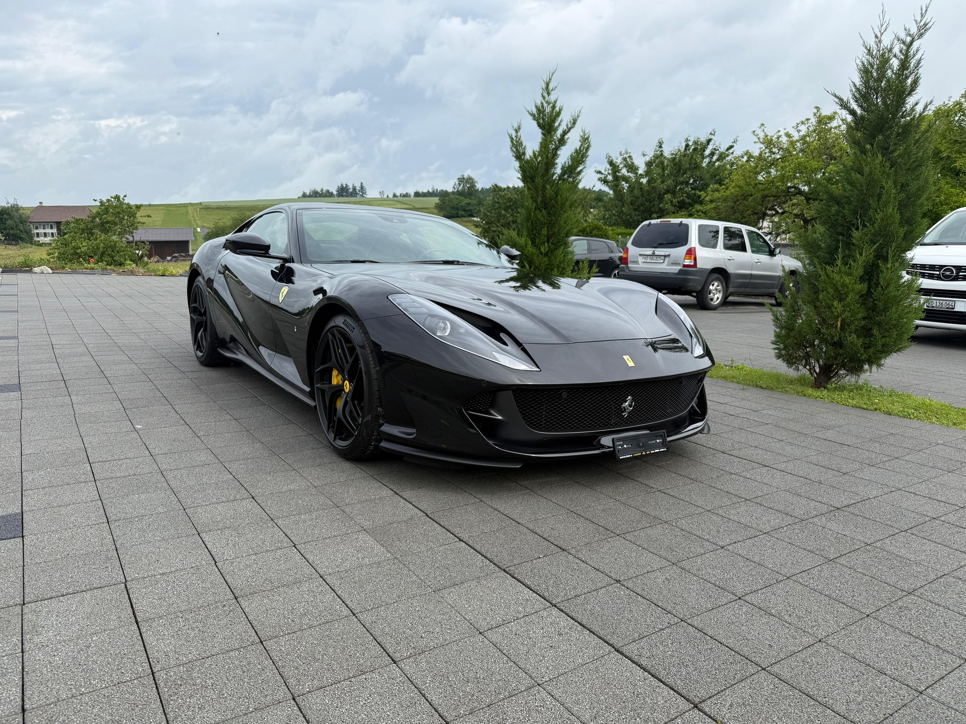 FERRARI 812 Superfast-image-2