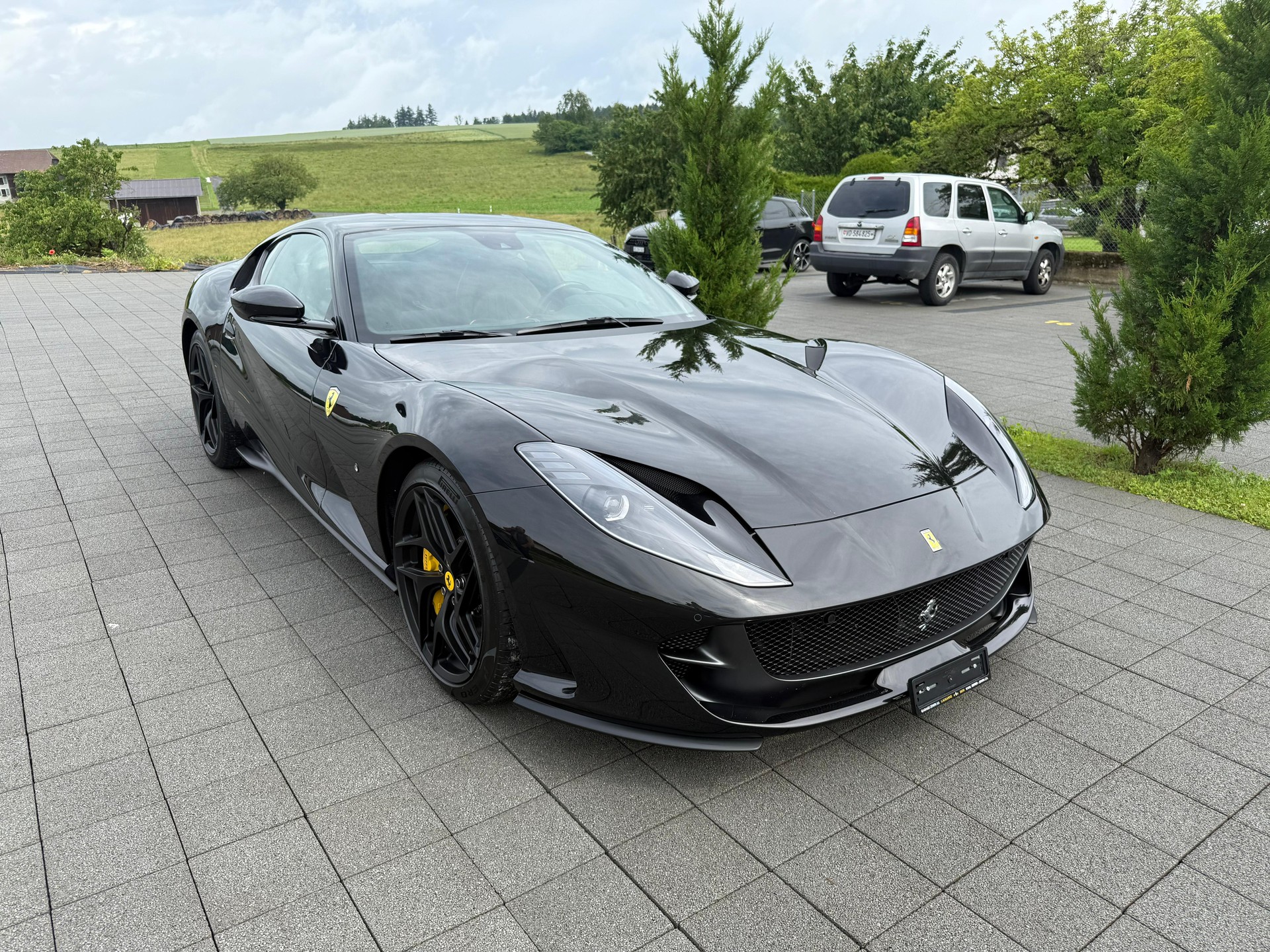 FERRARI 812 Superfast-image-1