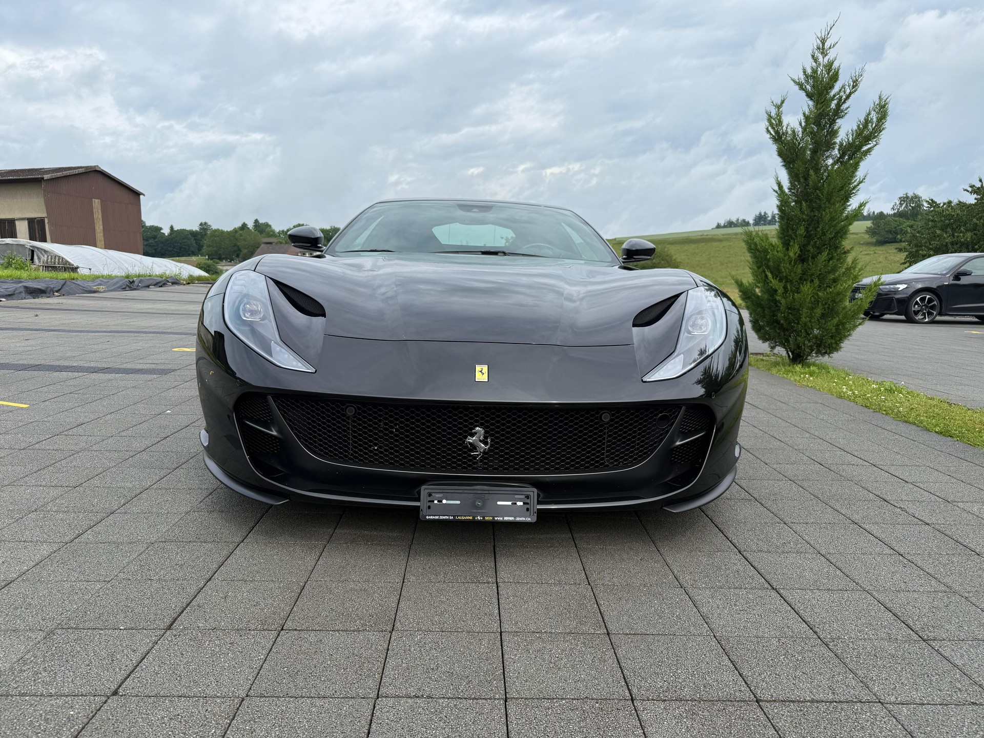 FERRARI 812 Superfast-image-3