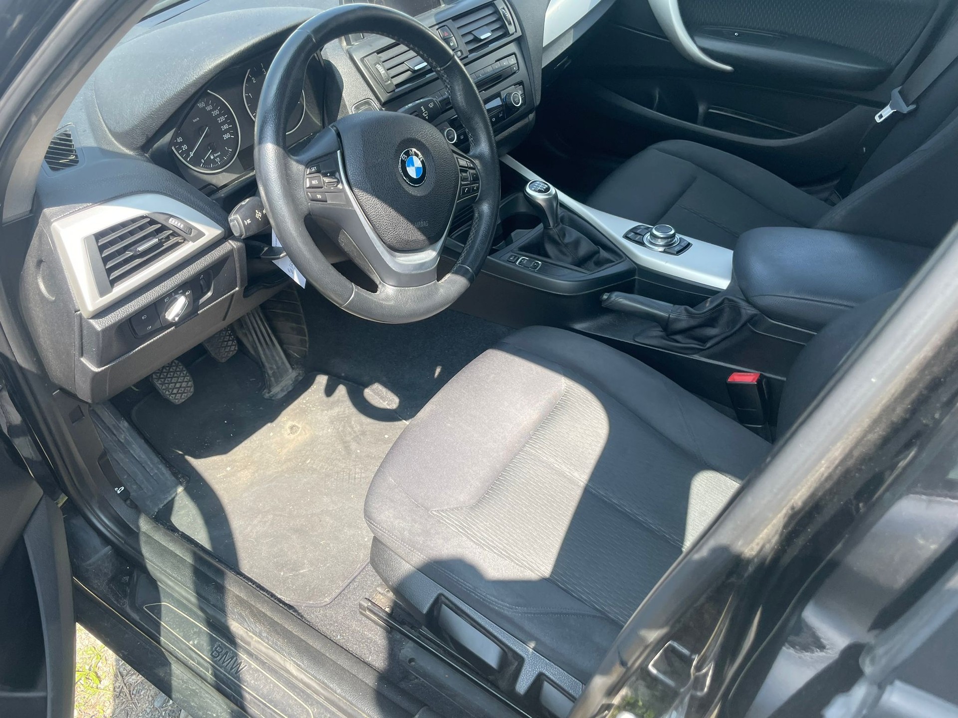 BMW 118d xDrive-image-6