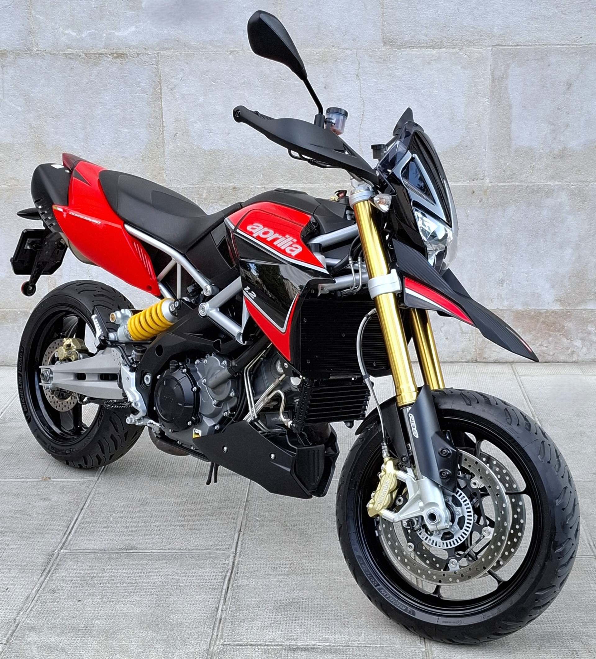 APRILIA Dorsoduro 1200 ABS/TC-showroom-element-1