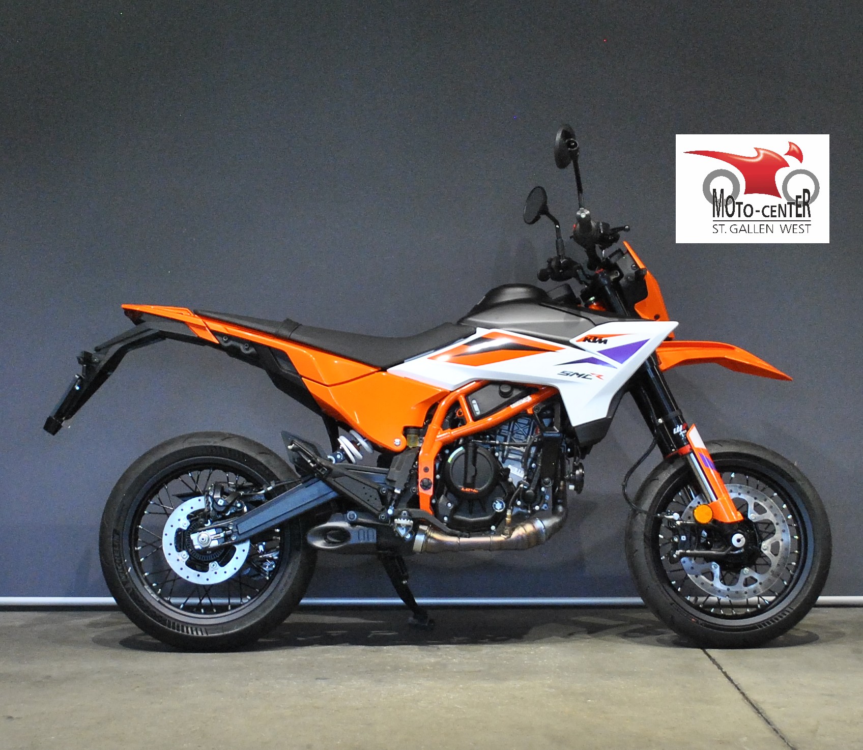 KTM 390 SMC R-showroom-element-1