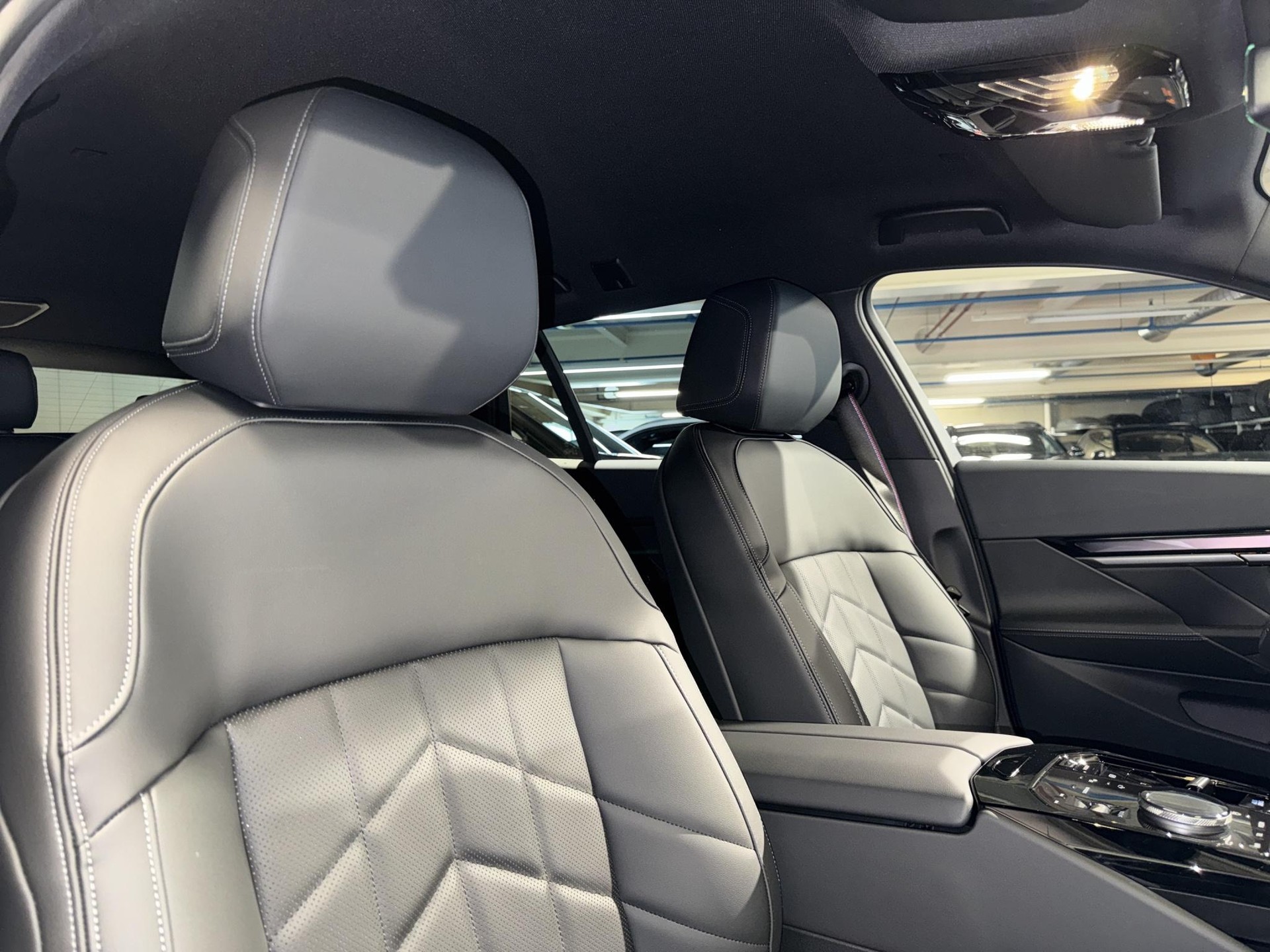 BMW i5 eDrive40 Touring-image-27