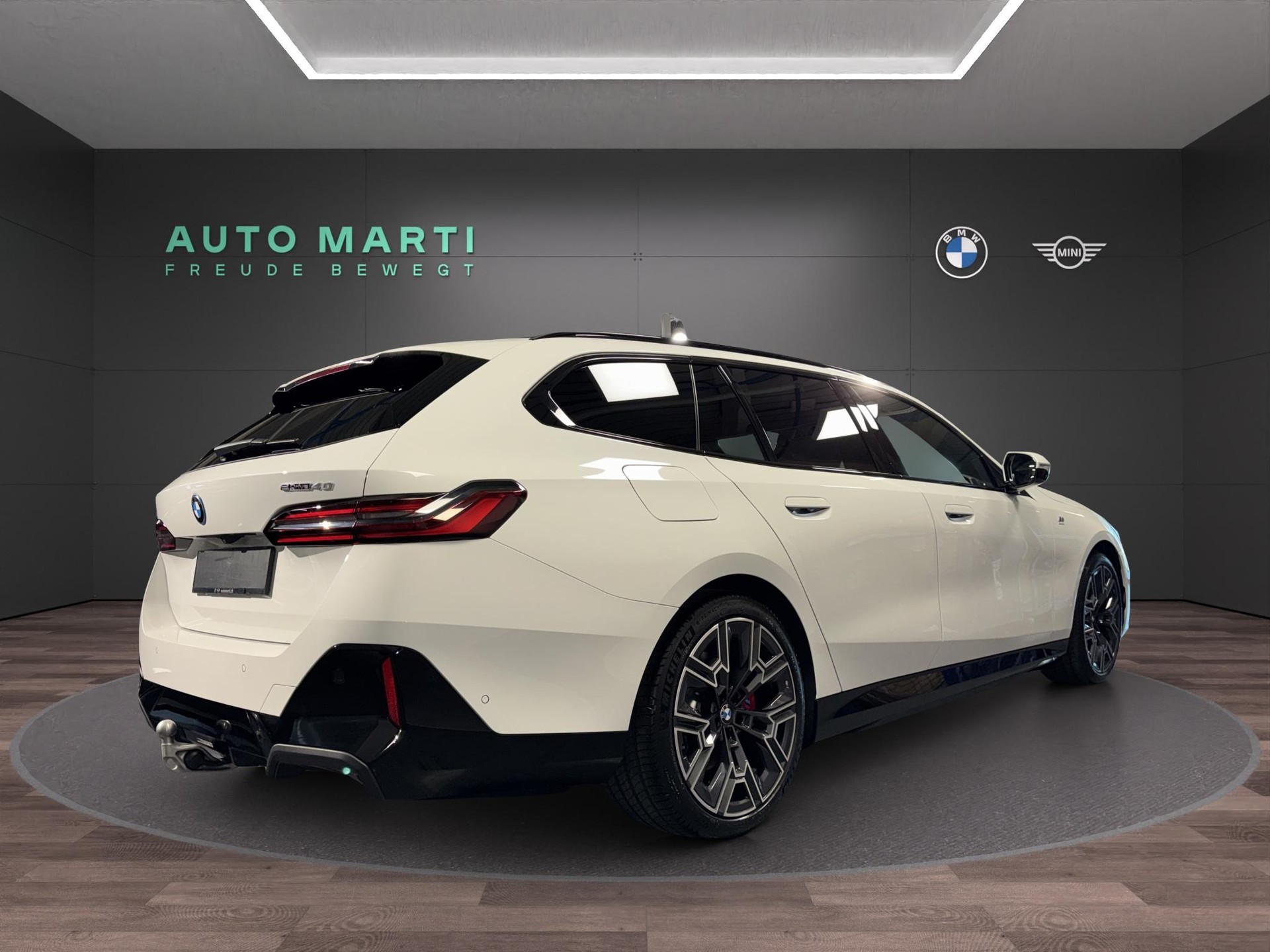 BMW i5 eDrive40 Touring-image-10