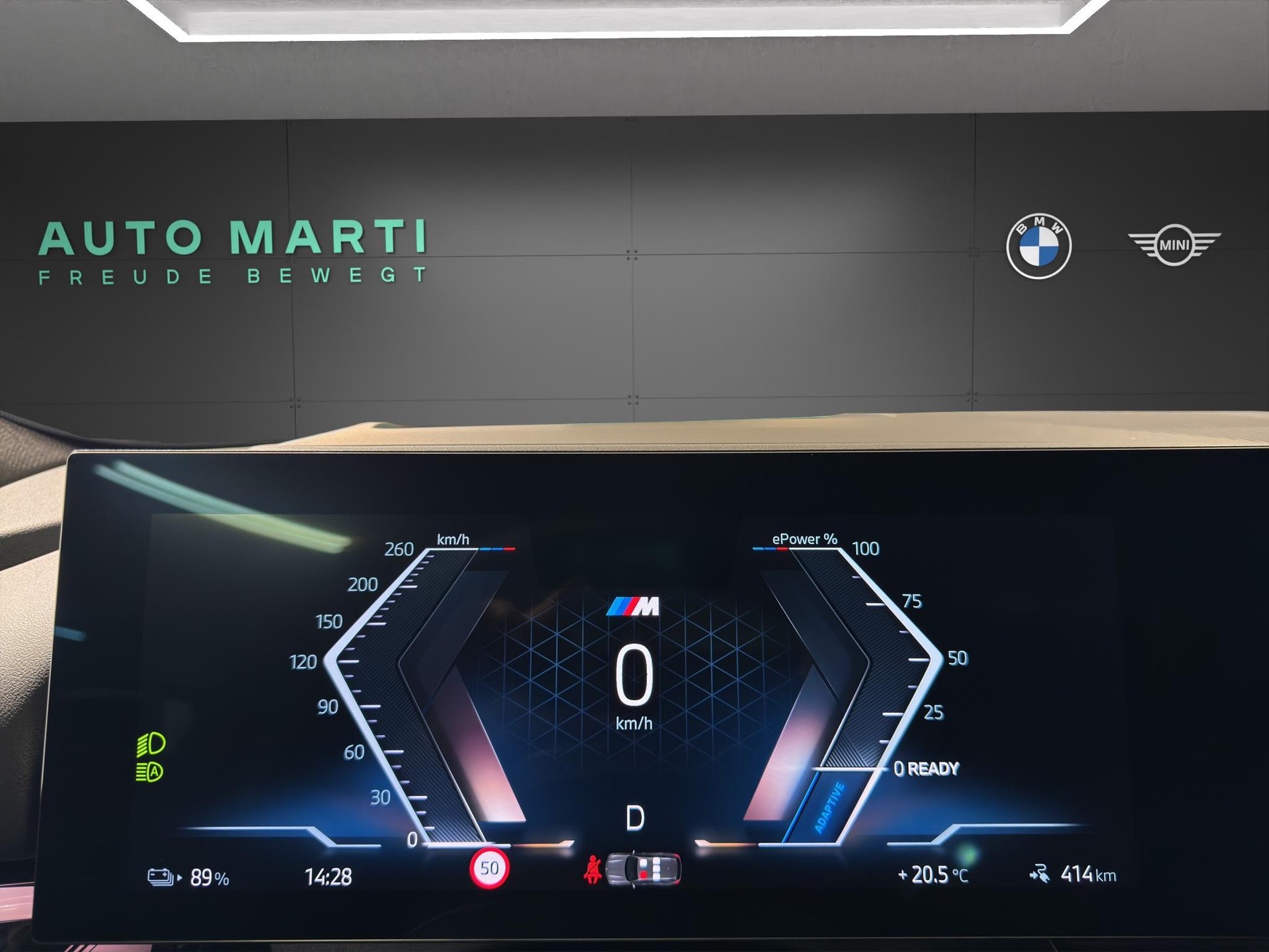 BMW i5 eDrive40 Touring-image-19