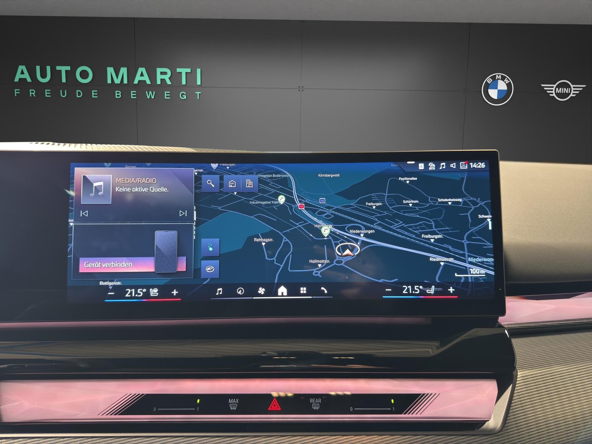BMW i5 eDrive40 Touring-image-15