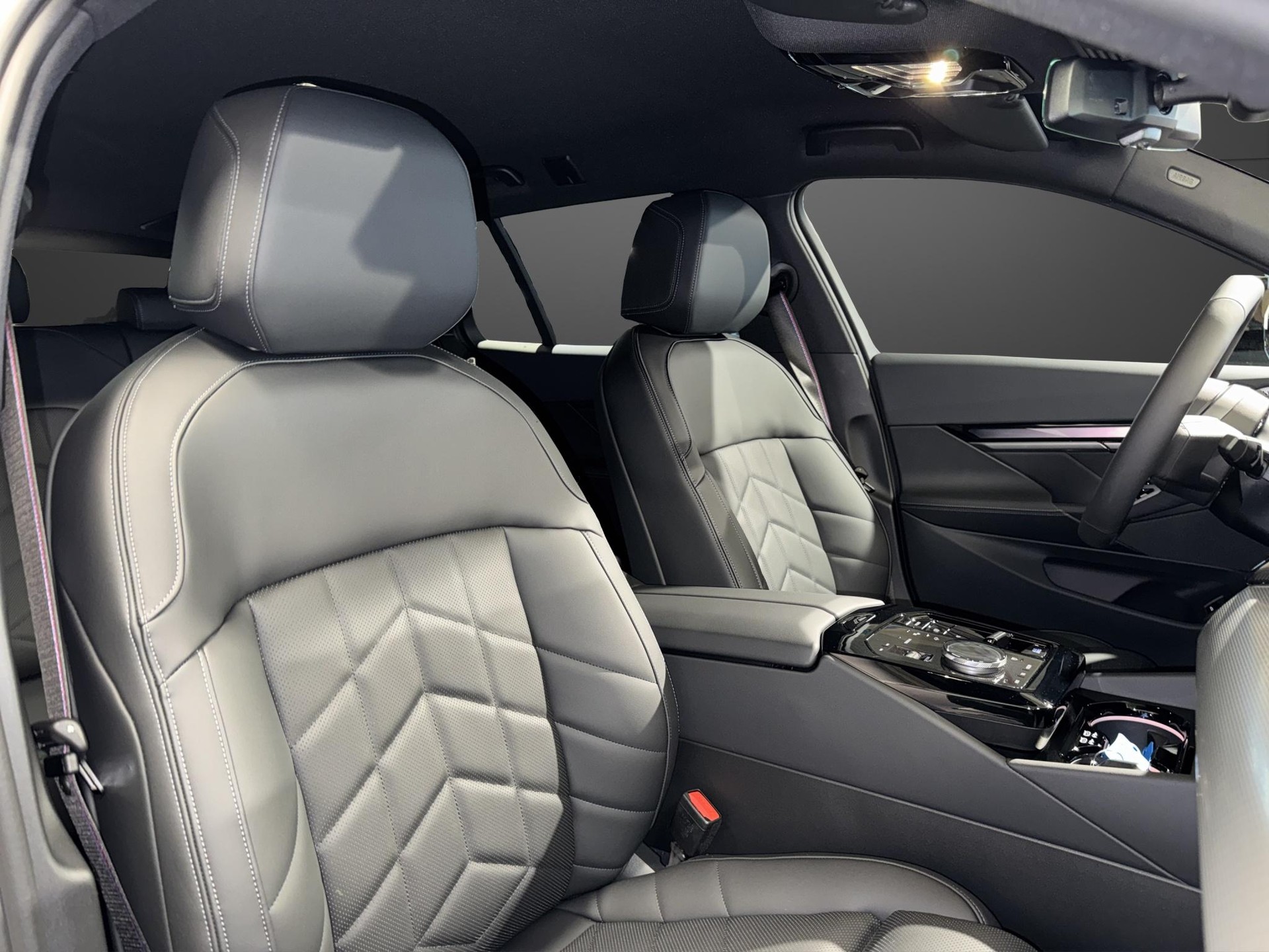 BMW i5 eDrive40 Touring-image-24