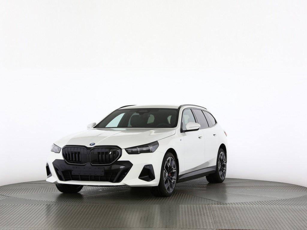 BMW i5 eDrive40 Touring-image-0