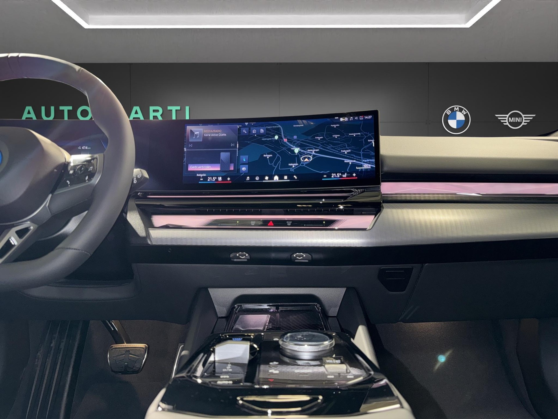 BMW i5 eDrive40 Touring-image-25