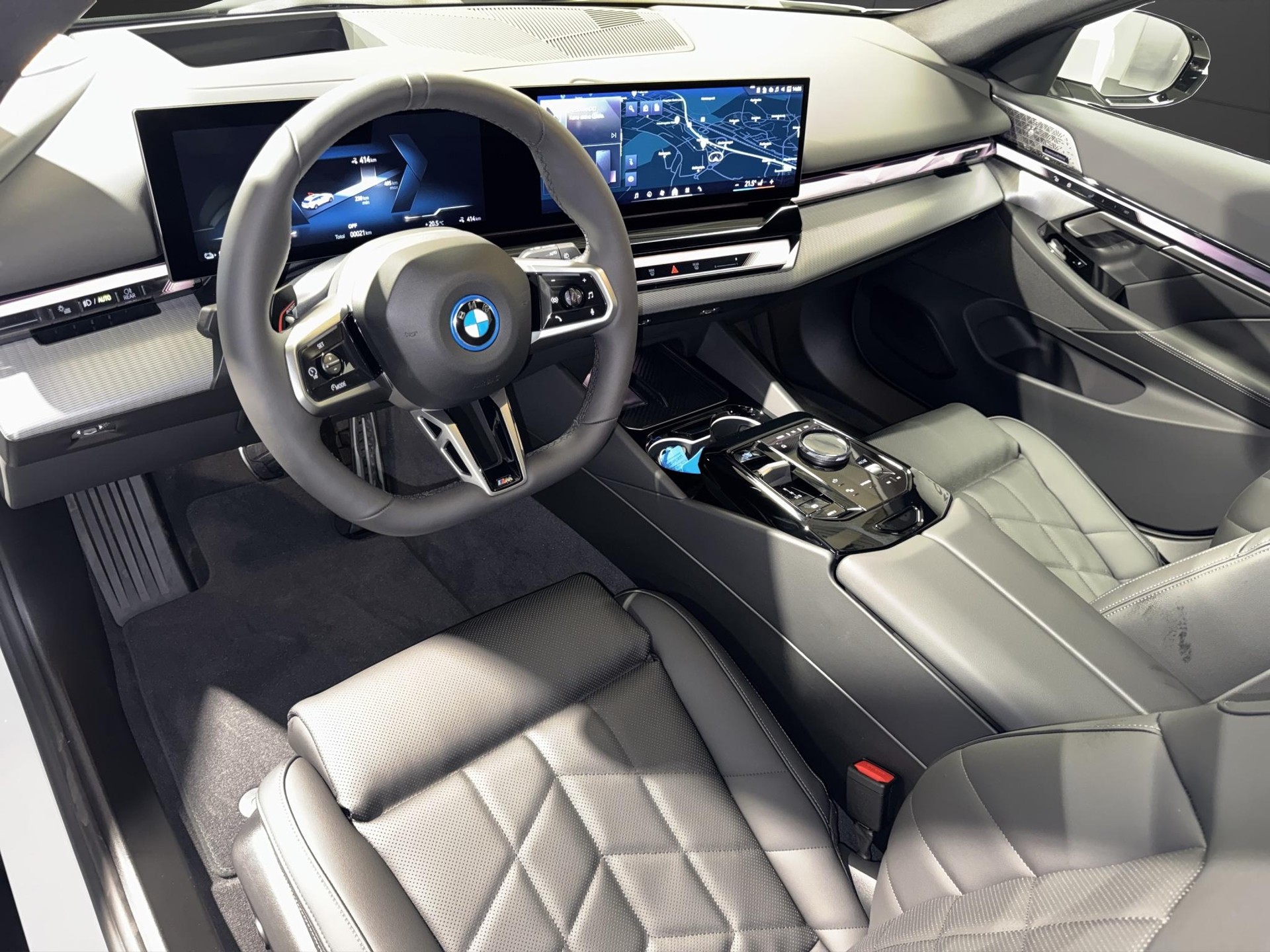 BMW i5 eDrive40 Touring-image-14
