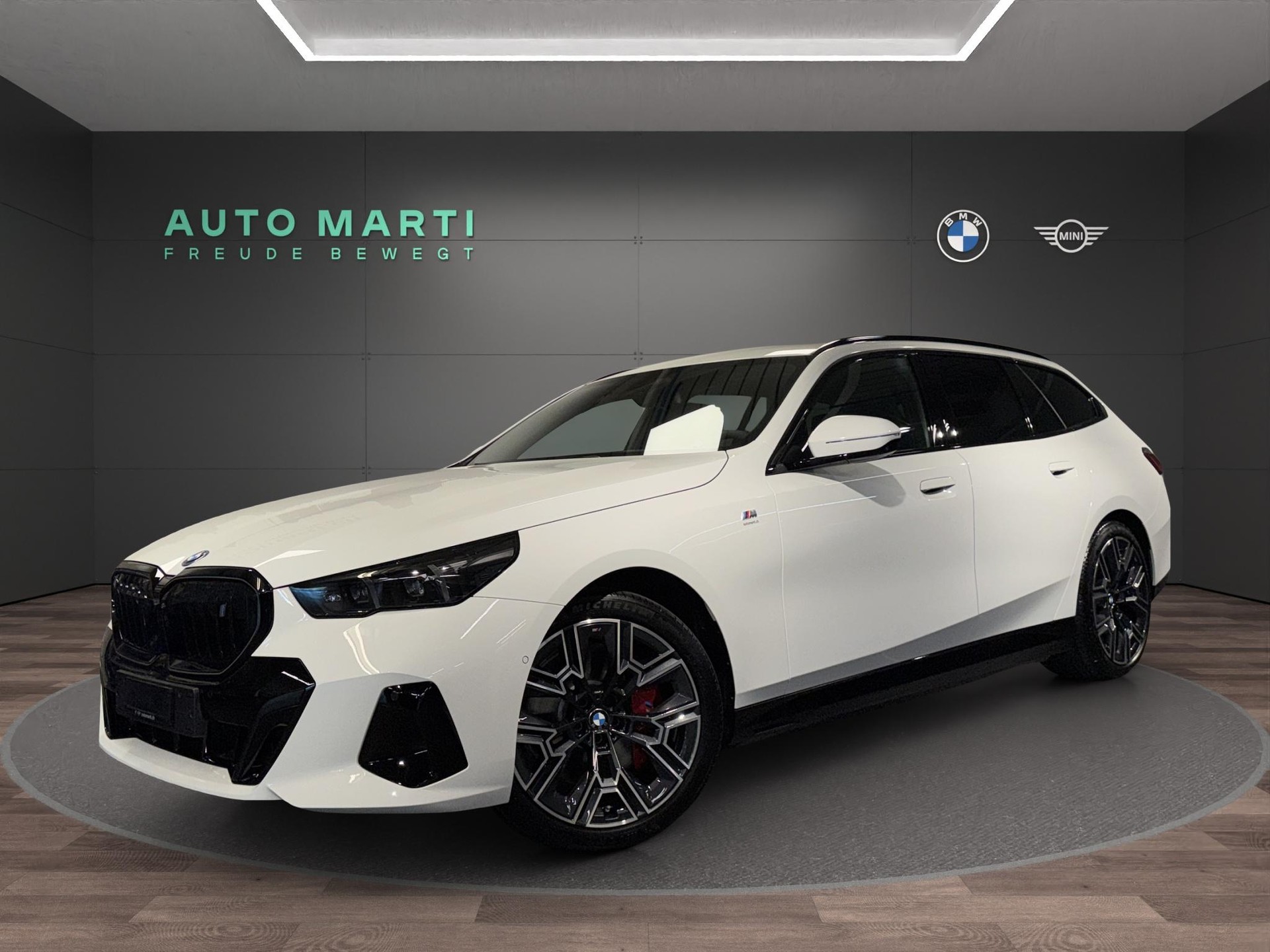 BMW i5 eDrive40 Touring-image-7