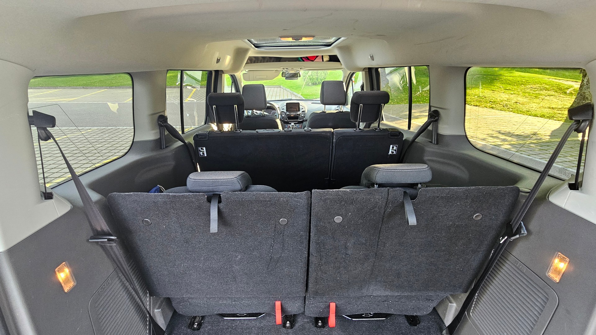FORD Grand Tourneo Connect 1.5 EcoBlue Titanium Automat-image-9