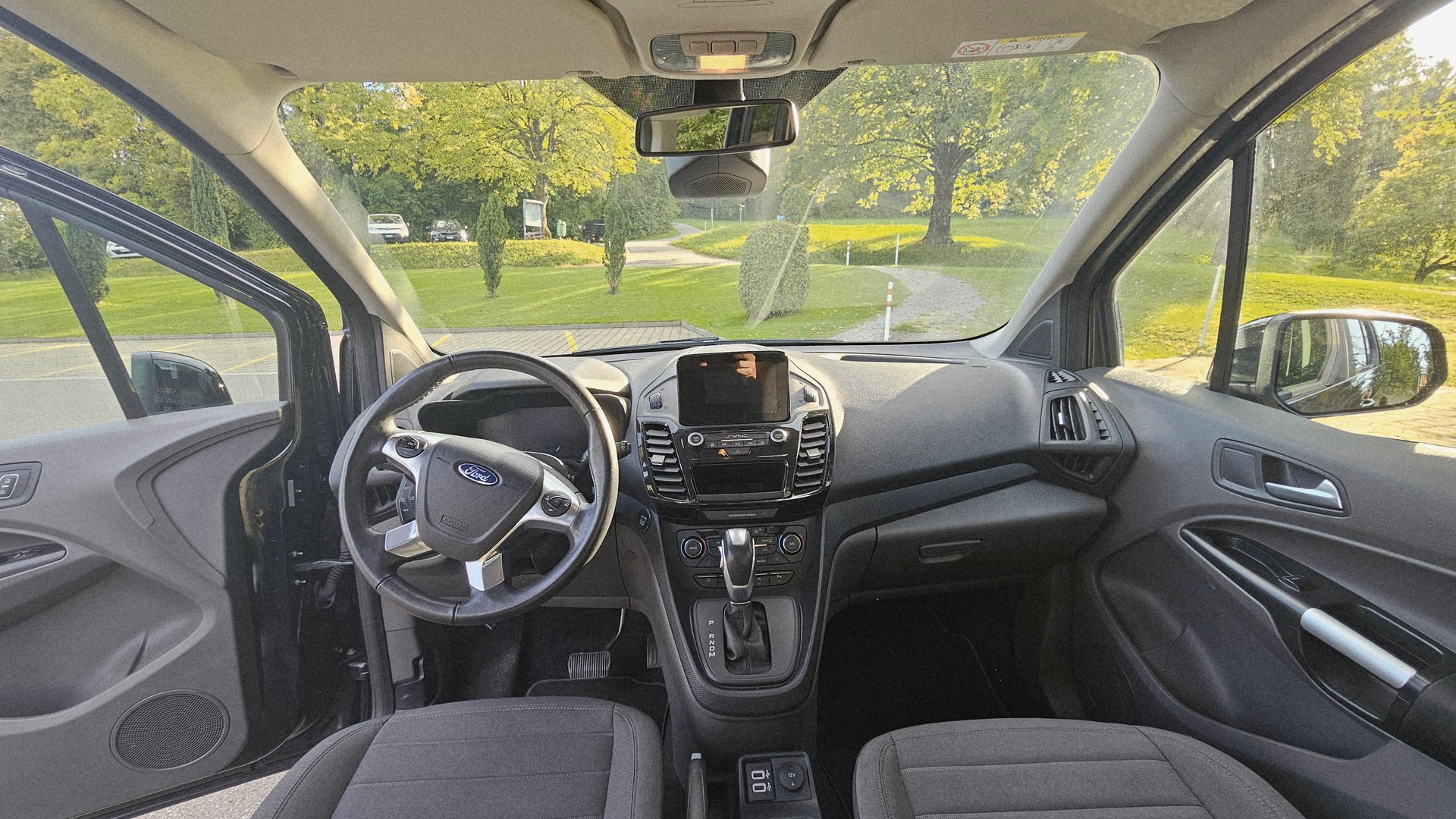 FORD Grand Tourneo Connect 1.5 EcoBlue Titanium Automat-image-4