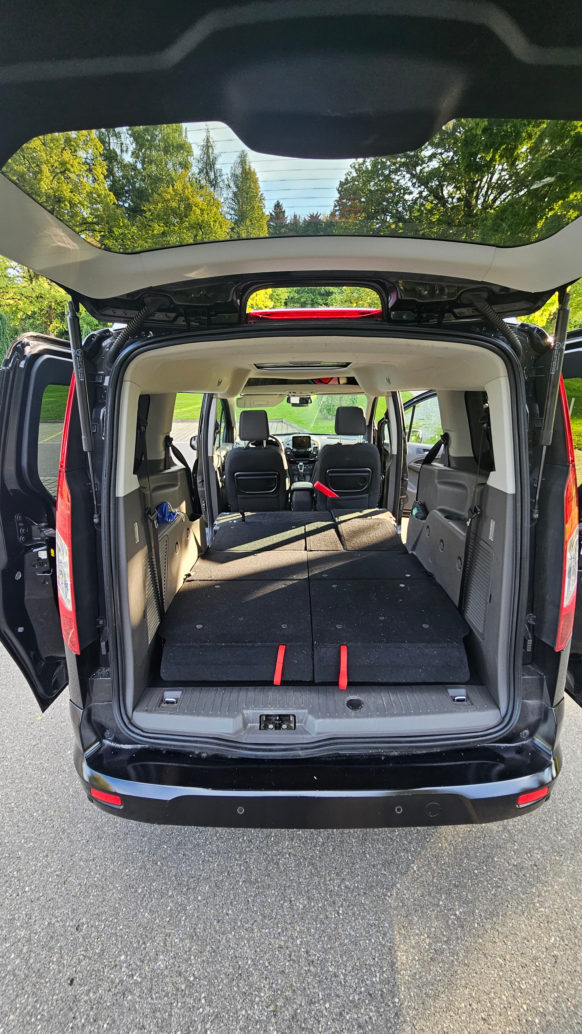FORD Grand Tourneo Connect 1.5 EcoBlue Titanium Automat-image-7