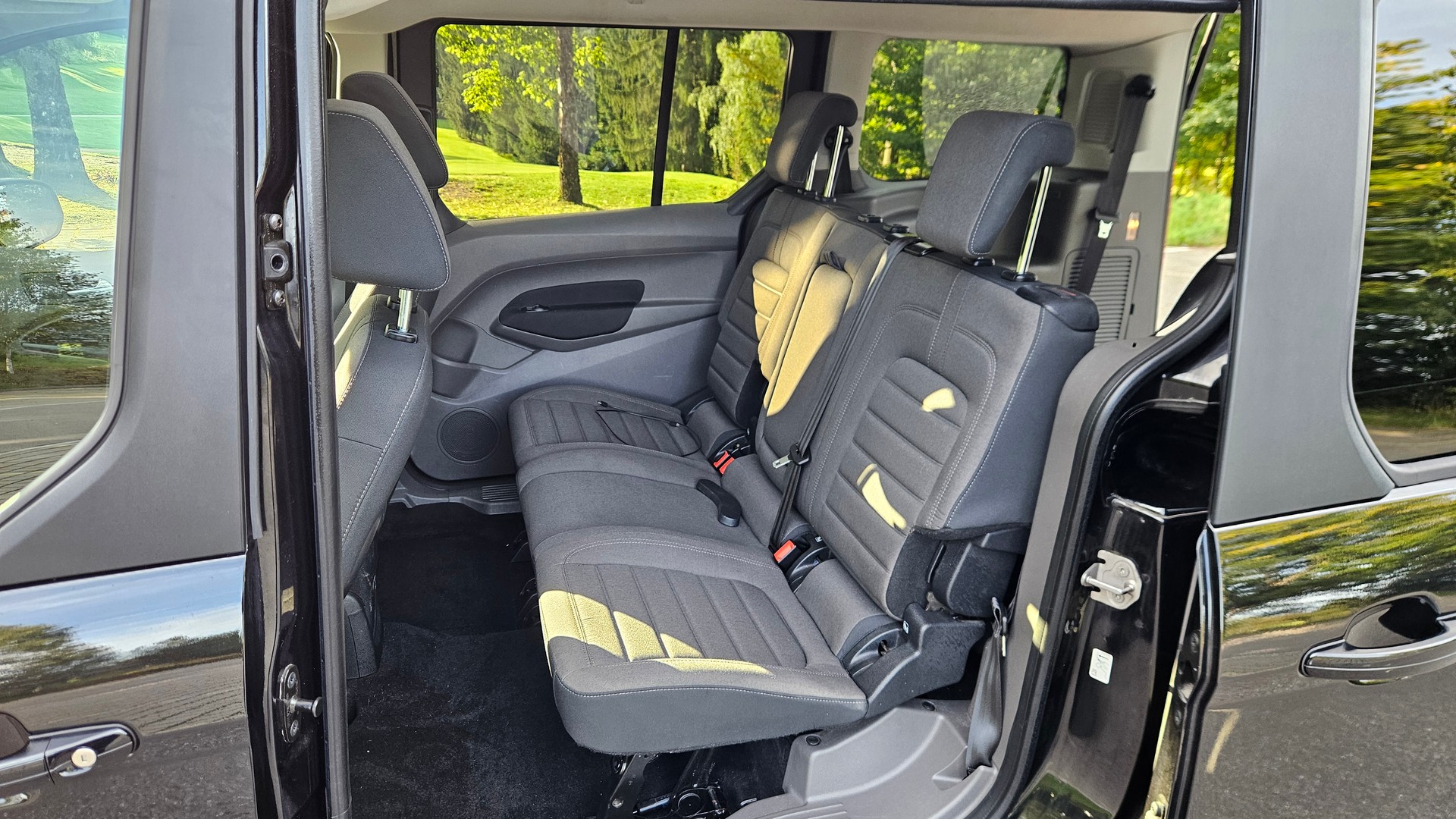 FORD Grand Tourneo Connect 1.5 EcoBlue Titanium Automat-image-11