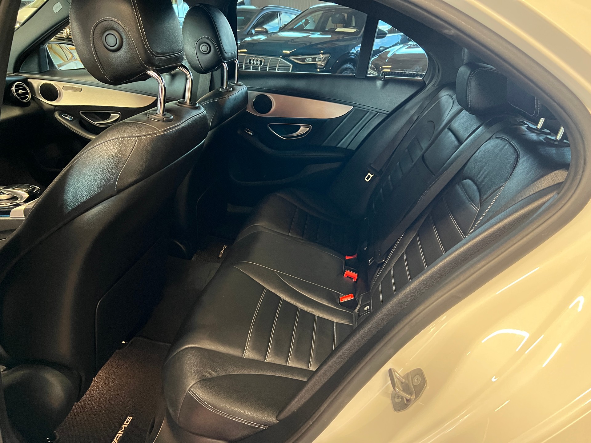 MERCEDES-BENZ C 43 AMG 4Matic 9G-Tronic-image-13