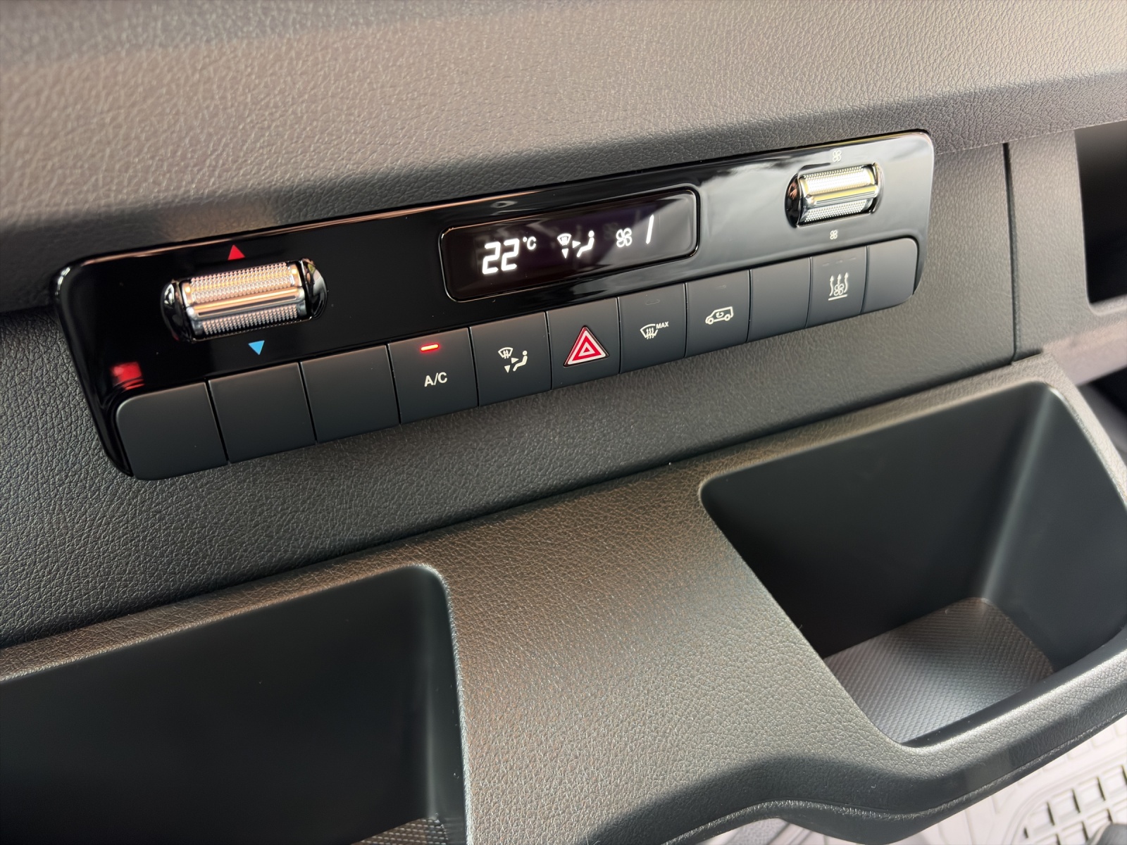 MERCEDES-BENZ eSprinter 320 81kWh Standard Pro WORKER-image-13
