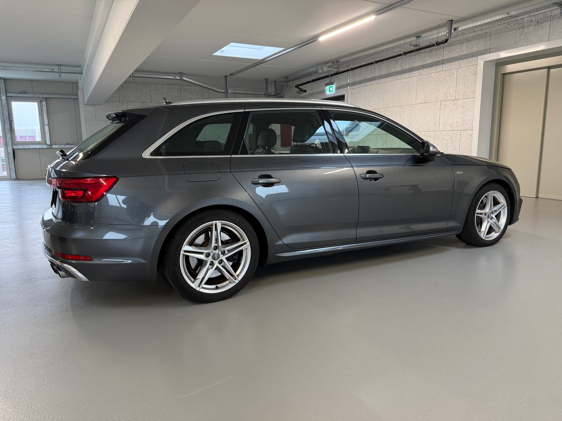AUDI S4 Avant 3.0 TFSI quattro tiptronic-image-4