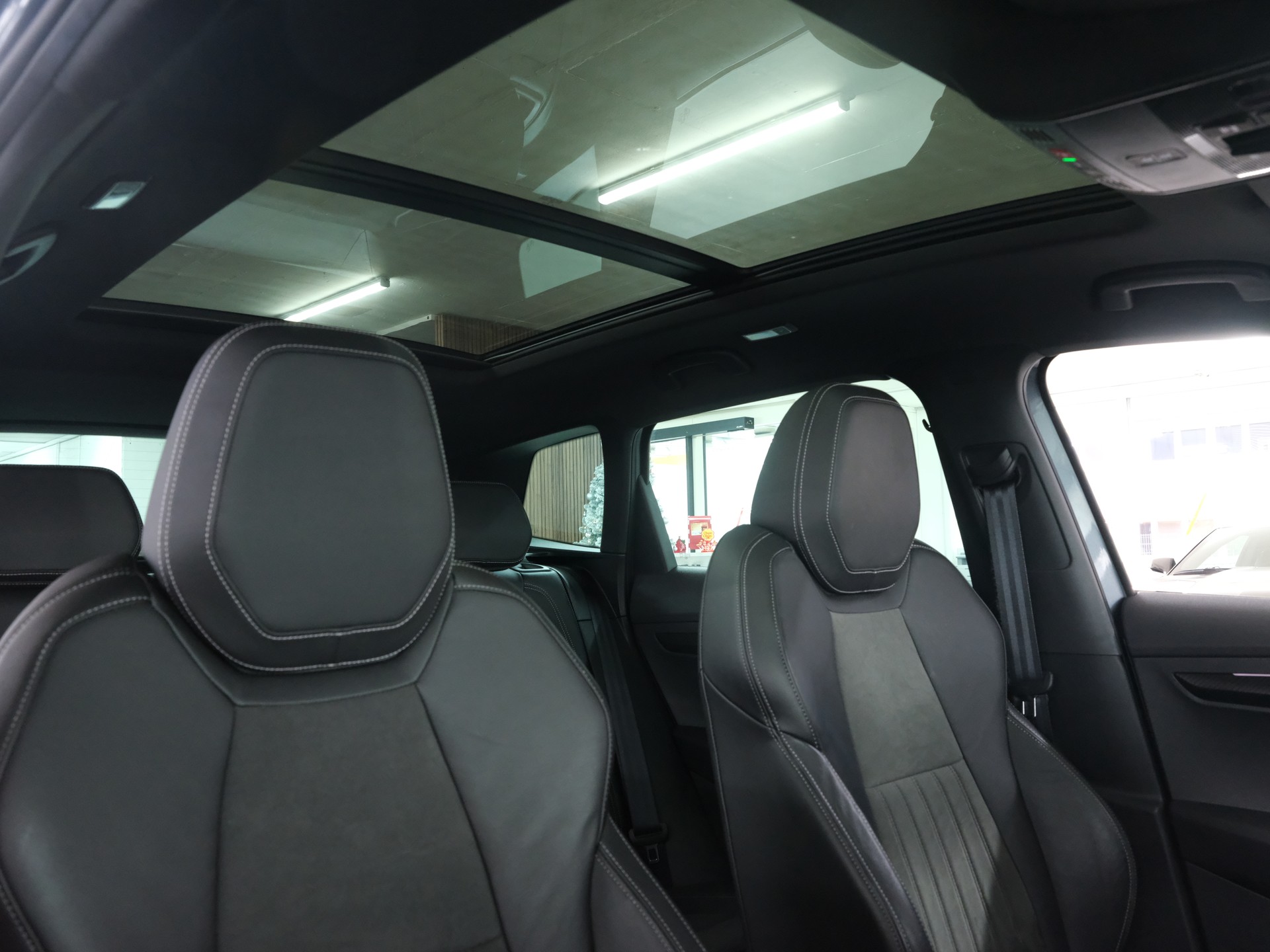 SKODA Karoq 1.5 TSI ACT SportLine DSG *Panorama-Schiebedach*-image-17