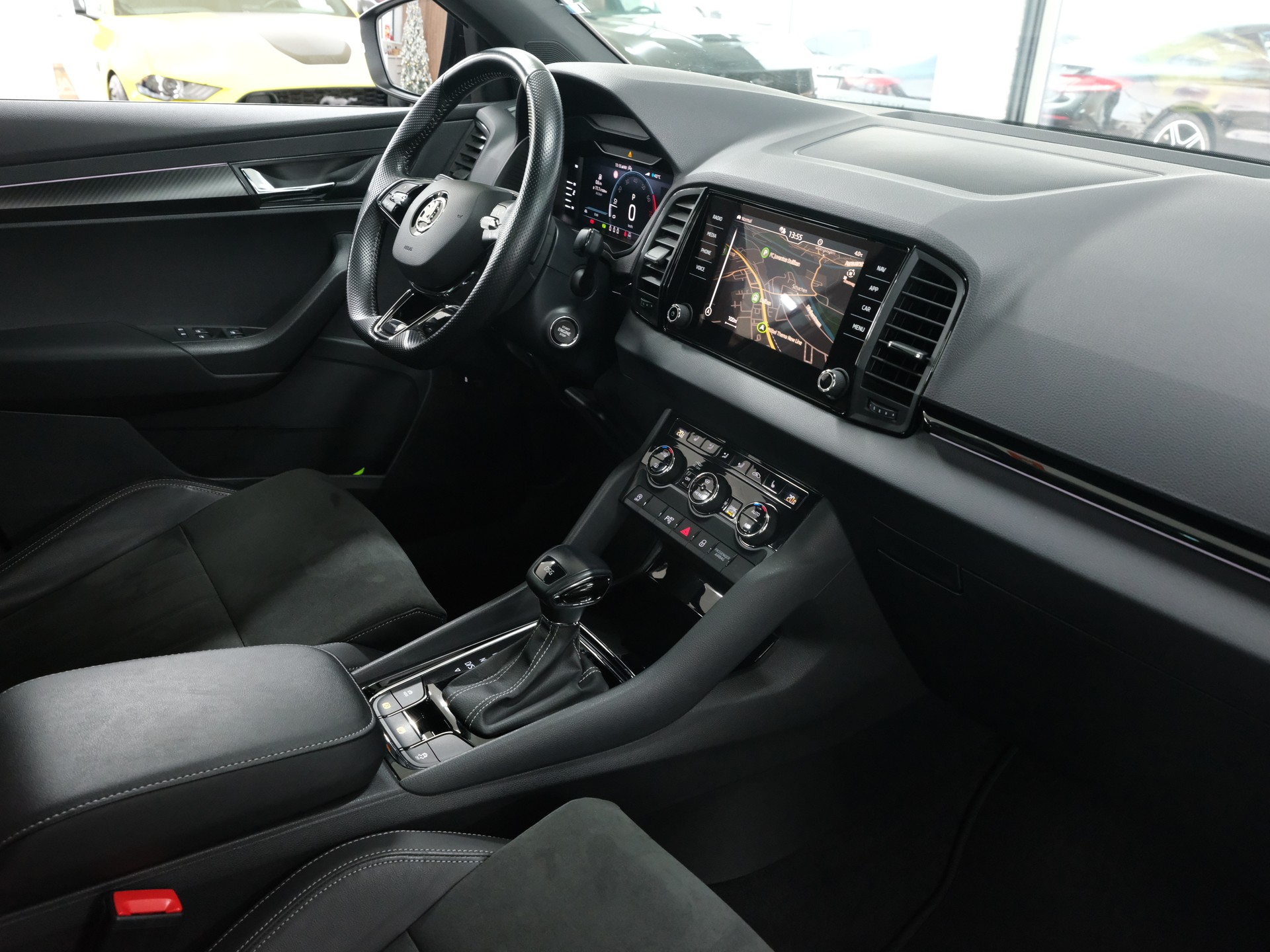 SKODA Karoq 1.5 TSI ACT SportLine DSG *Panorama-Schiebedach*-image-14