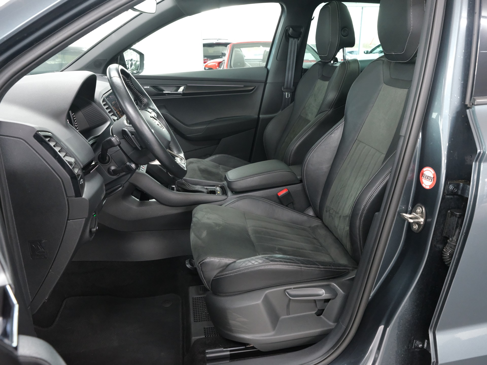 SKODA Karoq 1.5 TSI ACT SportLine DSG *Panorama-Schiebedach*-image-11