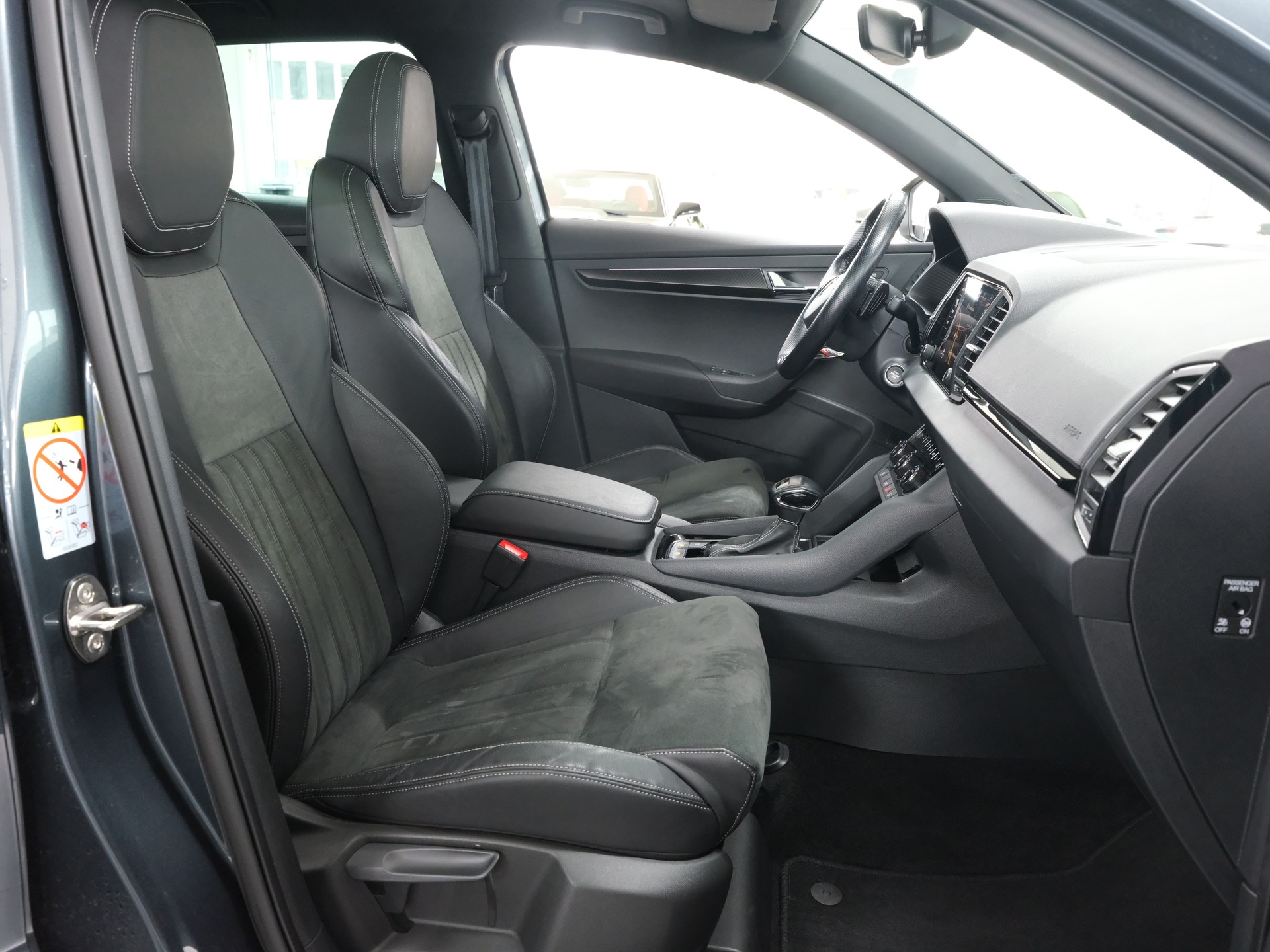 SKODA Karoq 1.5 TSI ACT SportLine DSG *Panorama-Schiebedach*-image-15
