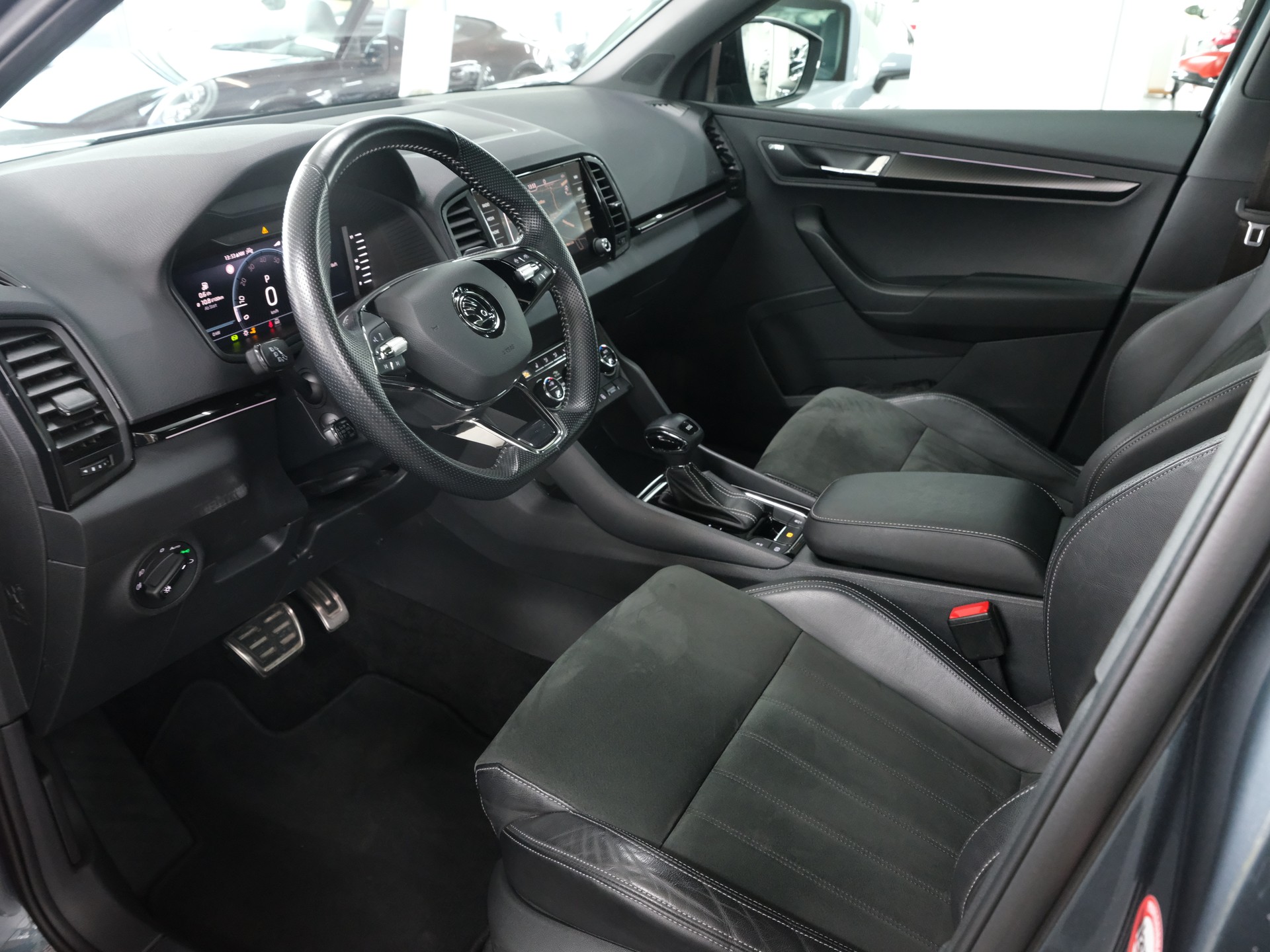 SKODA Karoq 1.5 TSI ACT SportLine DSG *Panorama-Schiebedach*-image-10