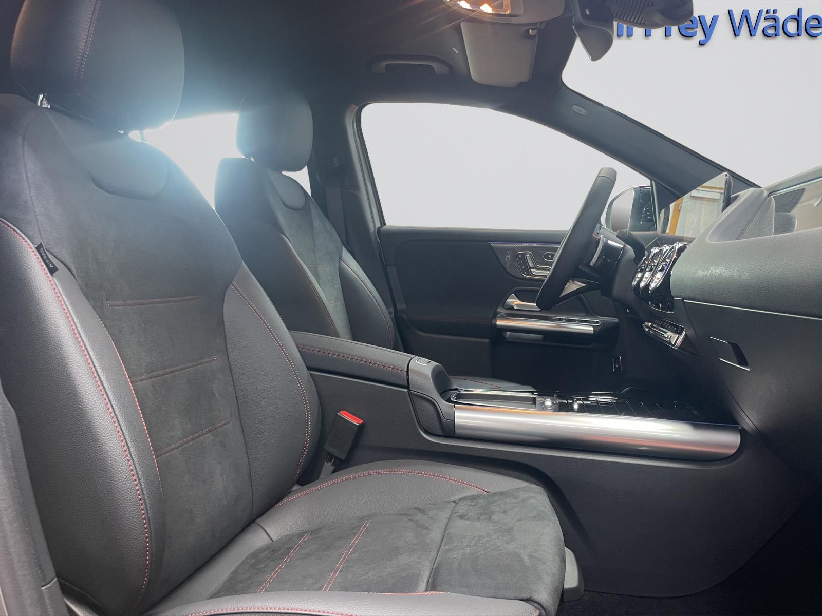 MERCEDES-BENZ GLA 200 Night Star AMG Line-image-5