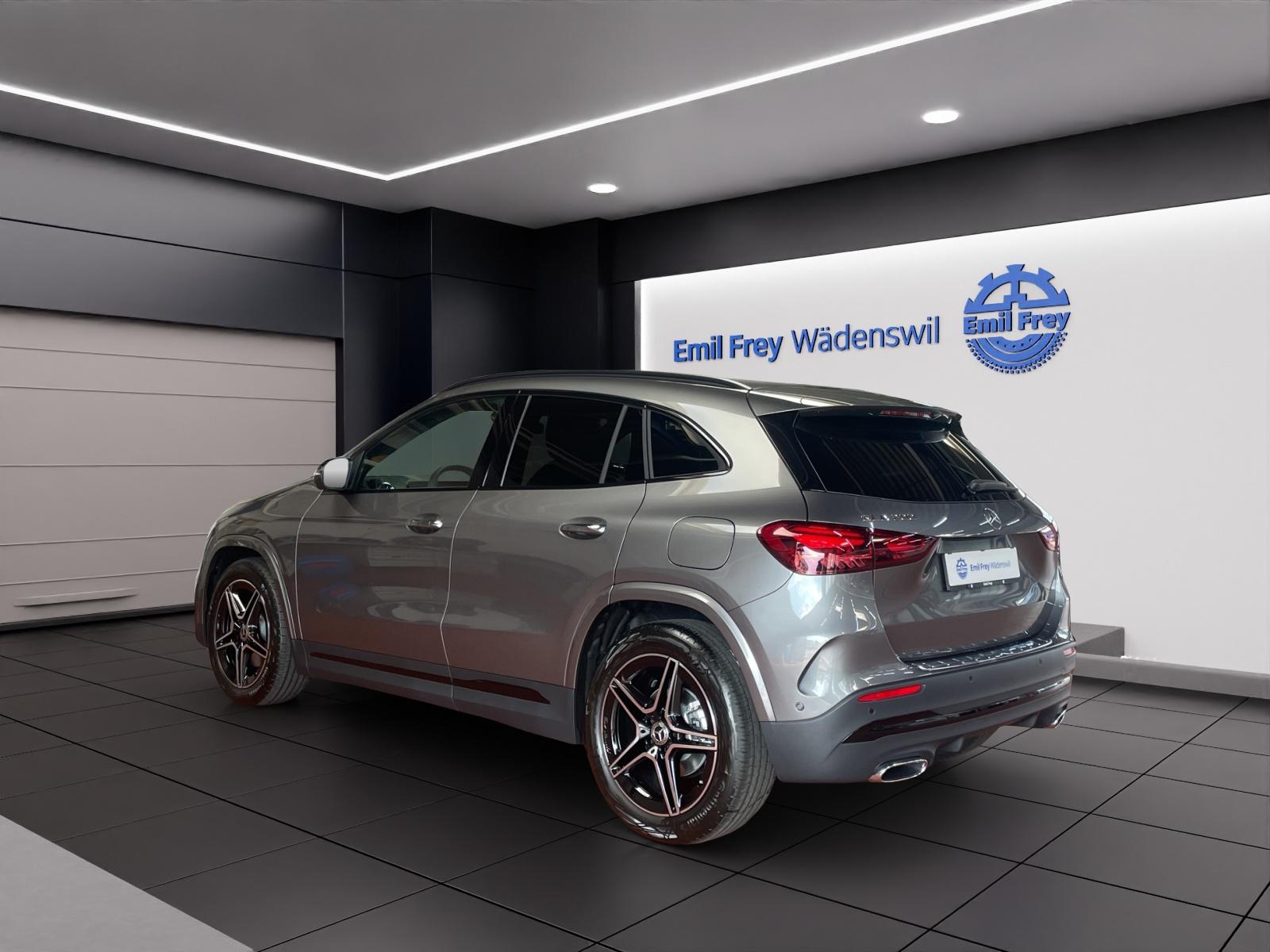 MERCEDES-BENZ GLA 200 Night Star AMG Line-image-2