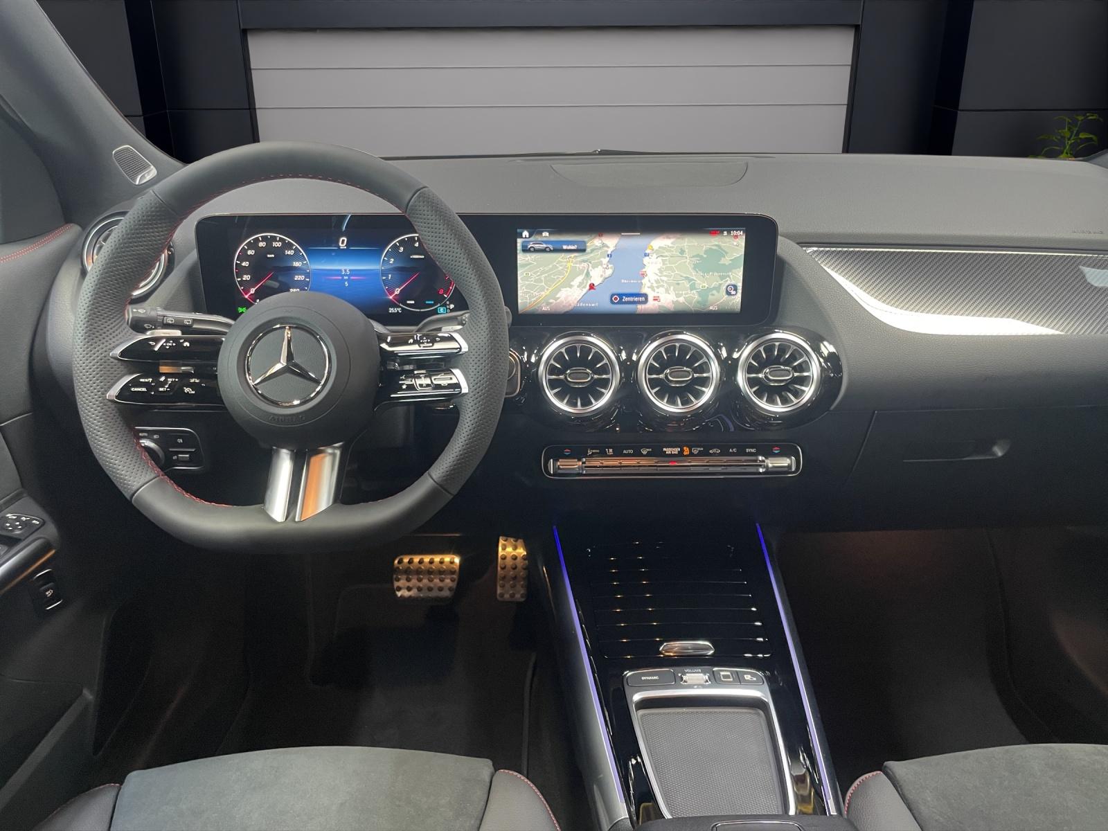MERCEDES-BENZ GLA 200 Night Star AMG Line-image-4