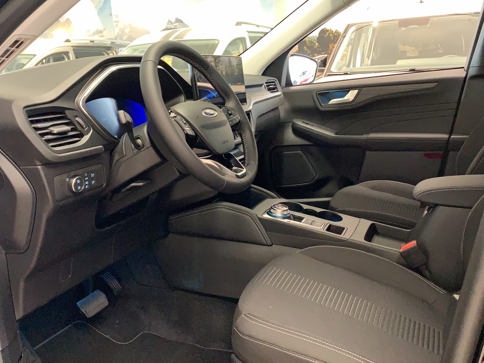 FORD Kuga 2.5 Hybrid Active 4x4-image-4