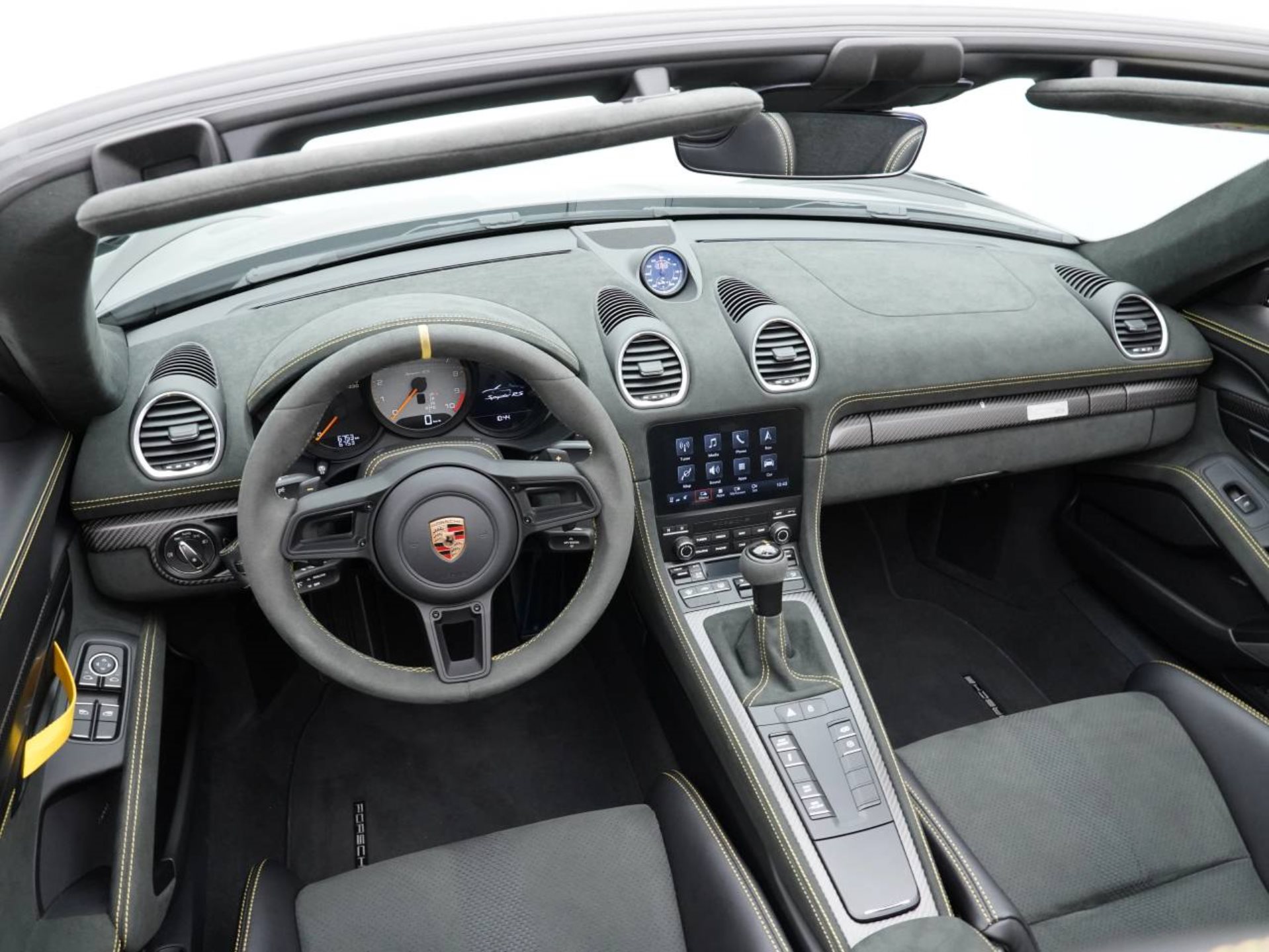 PORSCHE 718 Spyder RS-image-14