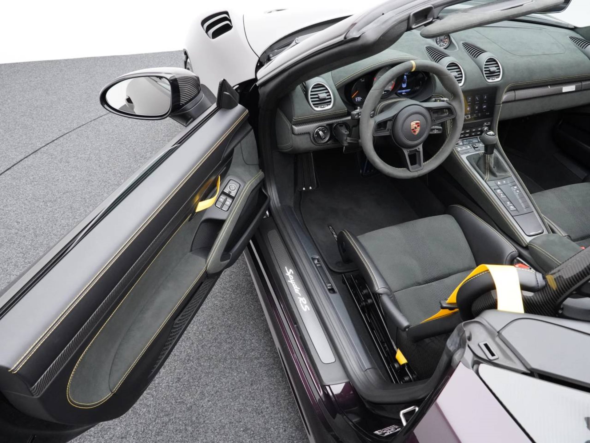 PORSCHE 718 Spyder RS-image-3