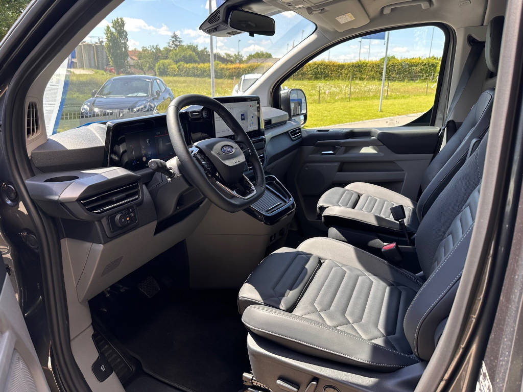 FORD Tourneo Custom Bus 320 L1 2.0 EcoBlue 170 Titanium X 4x4-image-7
