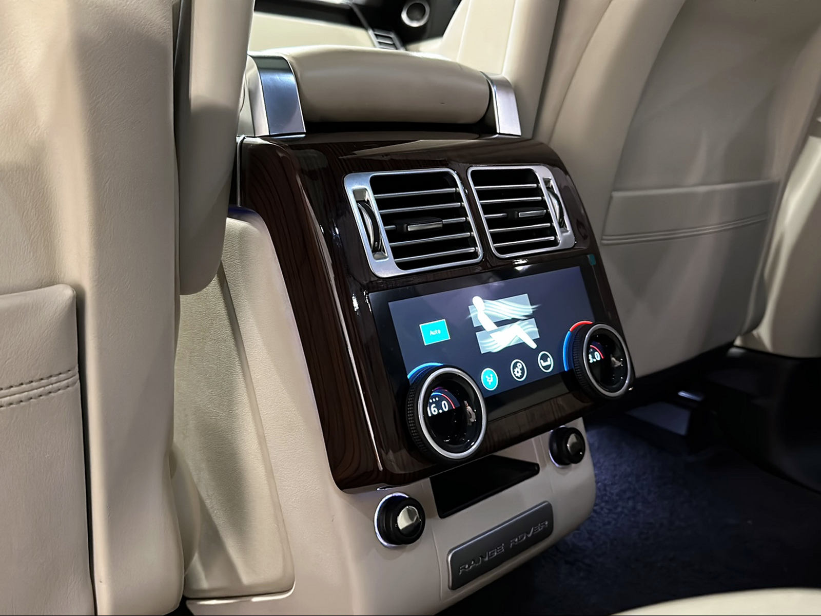 LAND ROVER Range Rover 4.4 SDV8 Autobiography Automatic-image-19