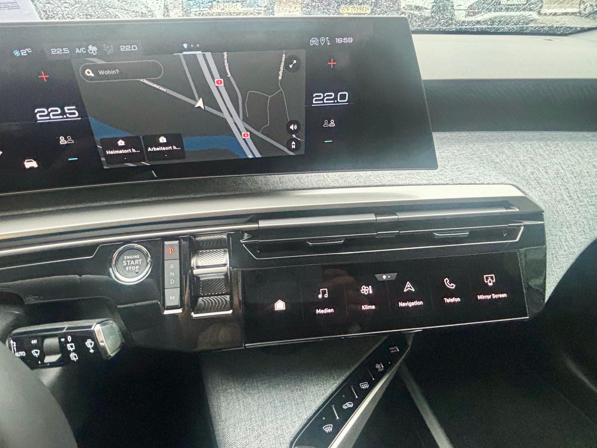 PEUGEOT 5008 1.2 Hybrid Allure-image-5