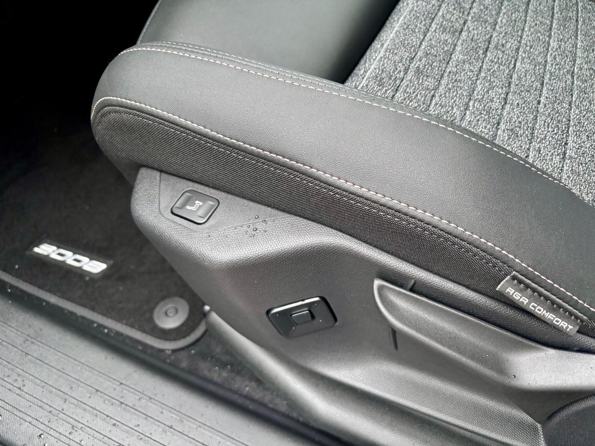 PEUGEOT 5008 1.2 Hybrid Allure-image-8