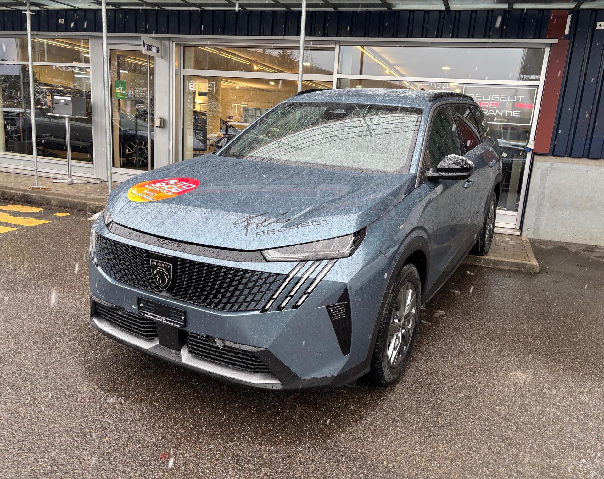 PEUGEOT 5008 1.2 Hybrid Allure-image-0