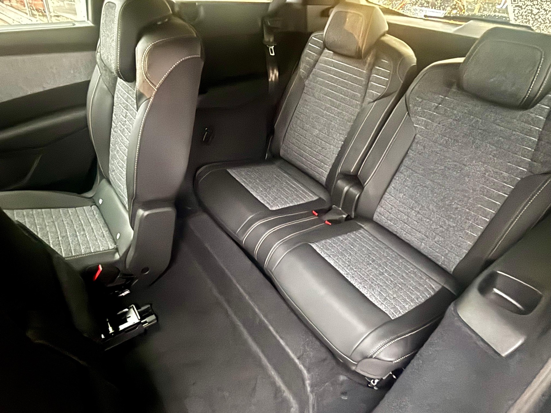 PEUGEOT 5008 1.2 Hybrid Allure Premium-image-10