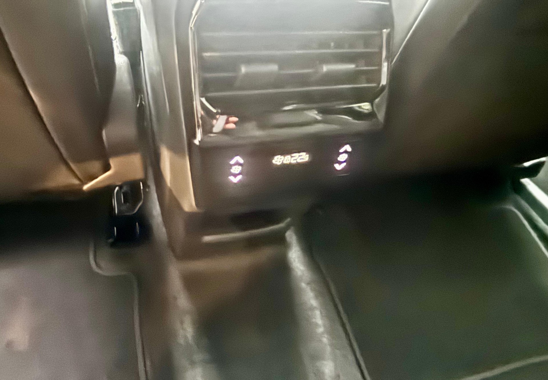 PEUGEOT 5008 1.2 Hybrid Allure Premium-image-11
