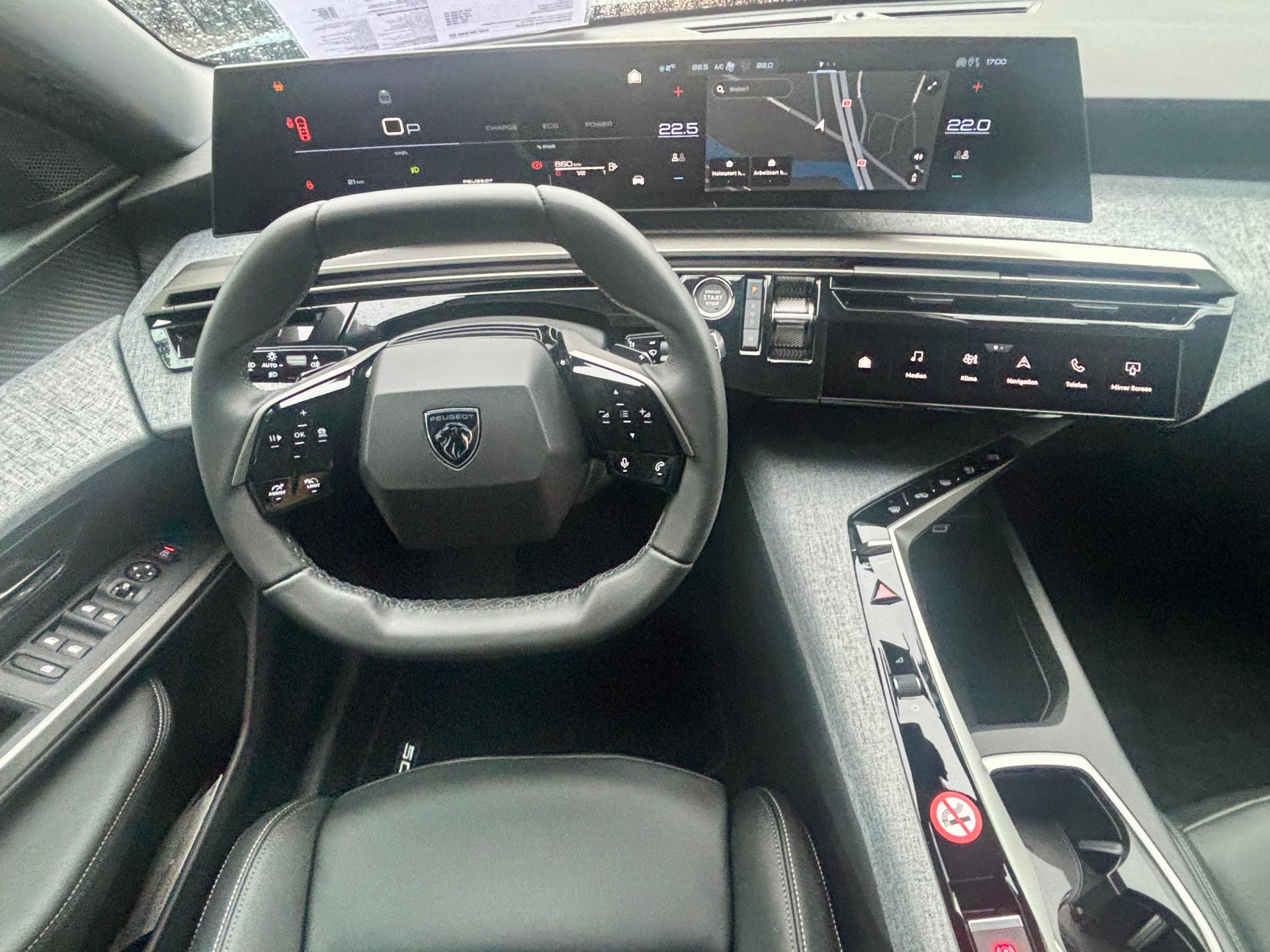 PEUGEOT 5008 1.2 Hybrid Allure-image-7