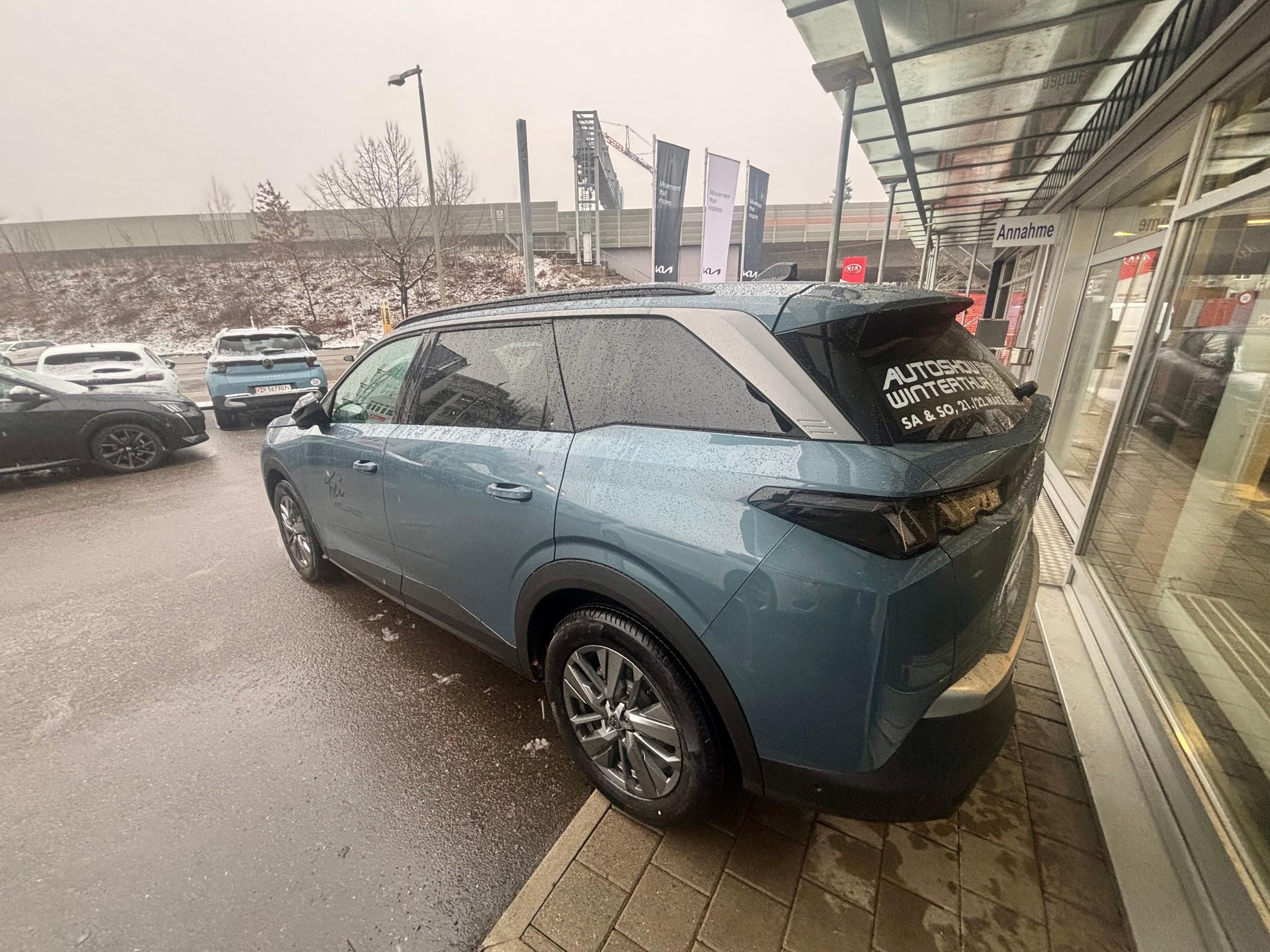PEUGEOT 5008 1.2 Hybrid Allure Premium-showroom-element-3