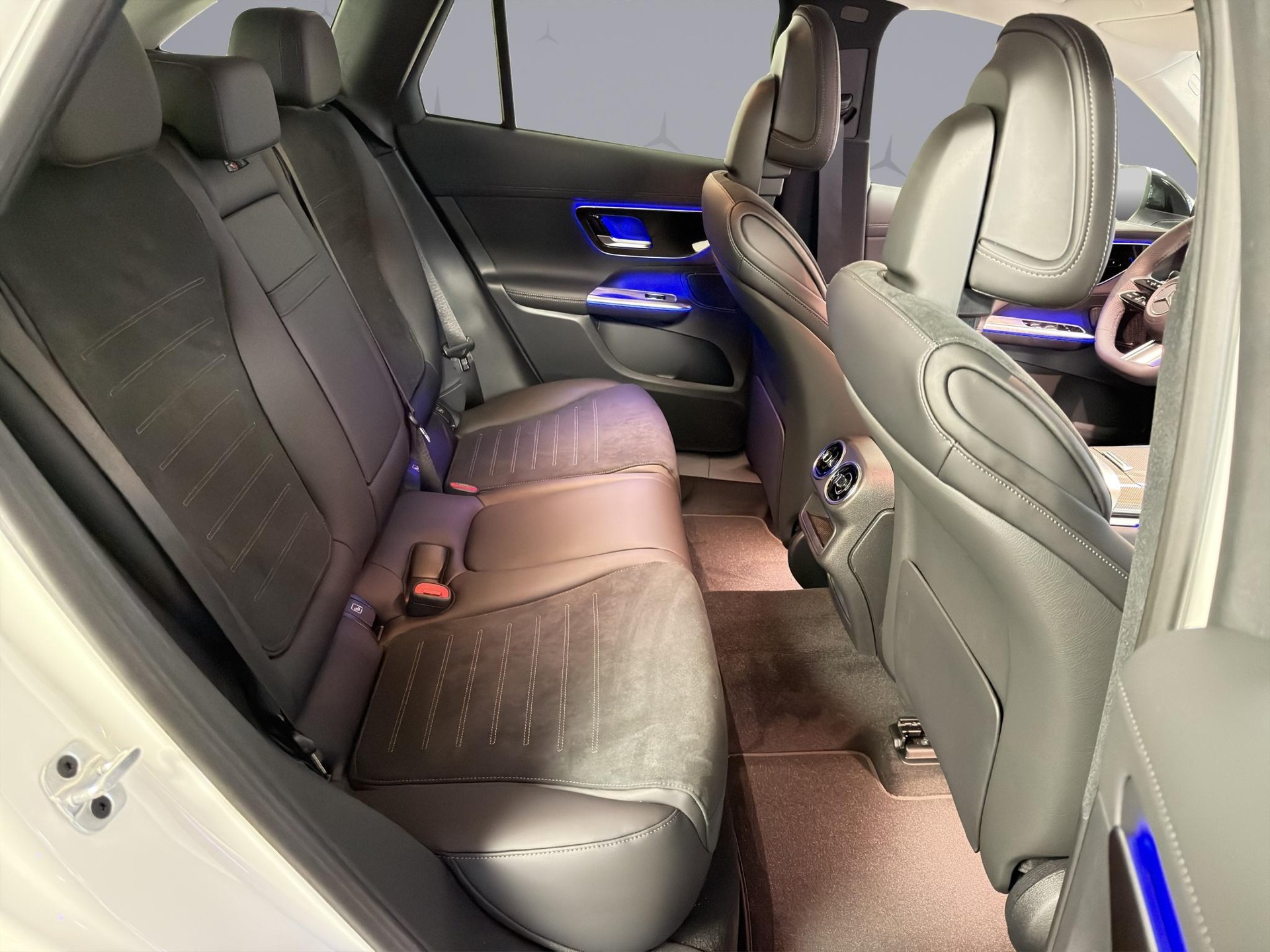 MERCEDES-BENZ GLC 220 d AMG Line 4matic-image-16