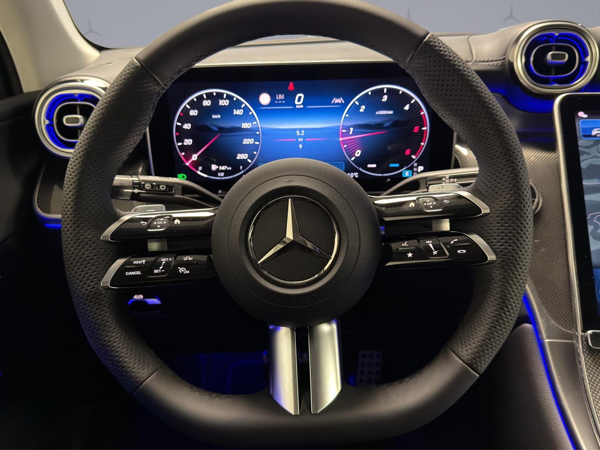 MERCEDES-BENZ GLC 220 d AMG Line 4matic-image-12
