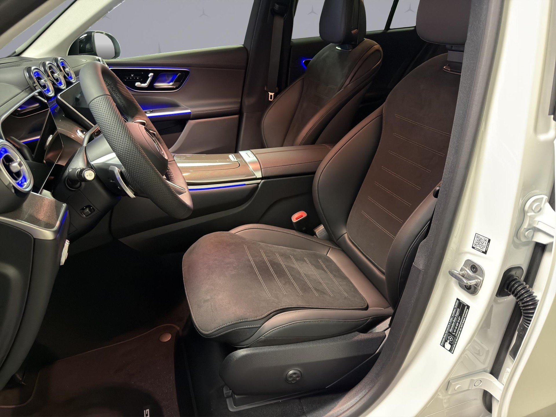 MERCEDES-BENZ GLC 220 d AMG Line 4matic-image-9