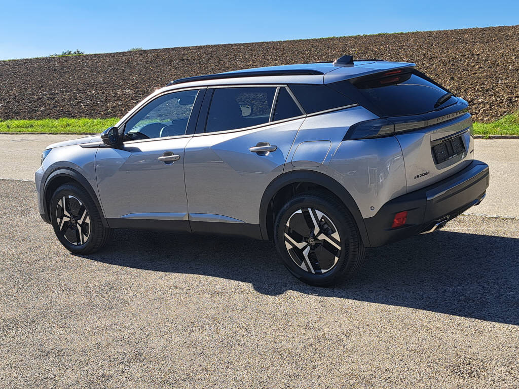 PEUGEOT 2008 1.2 Hybrid 145cv Allure (8 ans de garantie)-image-2
