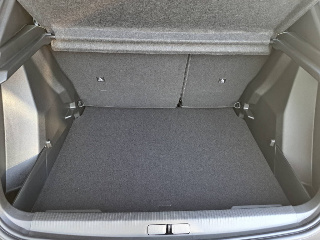 PEUGEOT 2008 1.2 Hybrid 145cv Allure (8 ans de garantie)-image-10