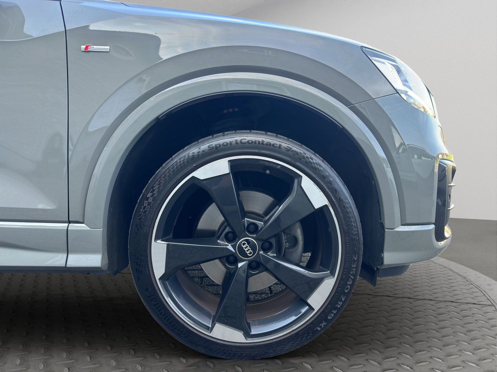 AUDI Q2 2.0 TFSI sport quattro S-tronic-image-12