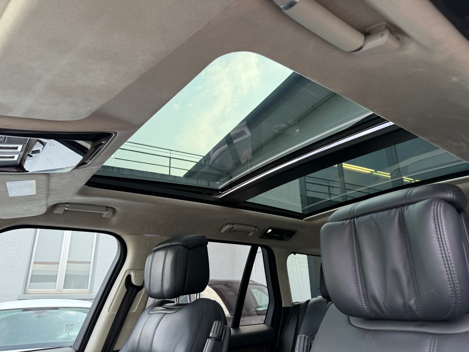 LAND ROVER Range Rover 4.4 SDV8 Autobiography Automatic-image-16