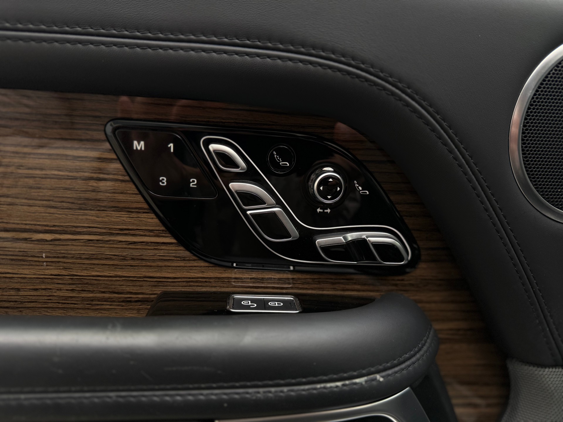 LAND ROVER Range Rover 4.4 SDV8 Autobiography Automatic-image-25